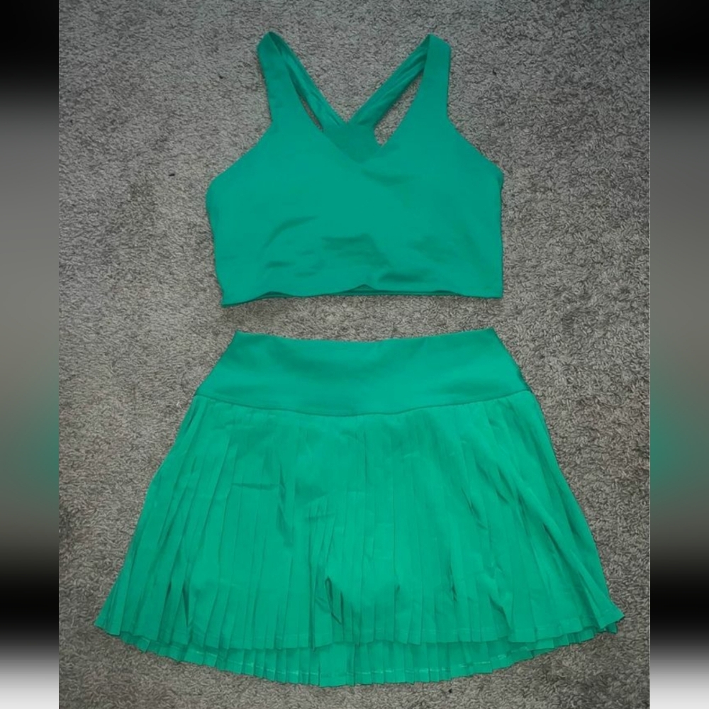 ALO Yoga Green Sports Bra and Skirt Set